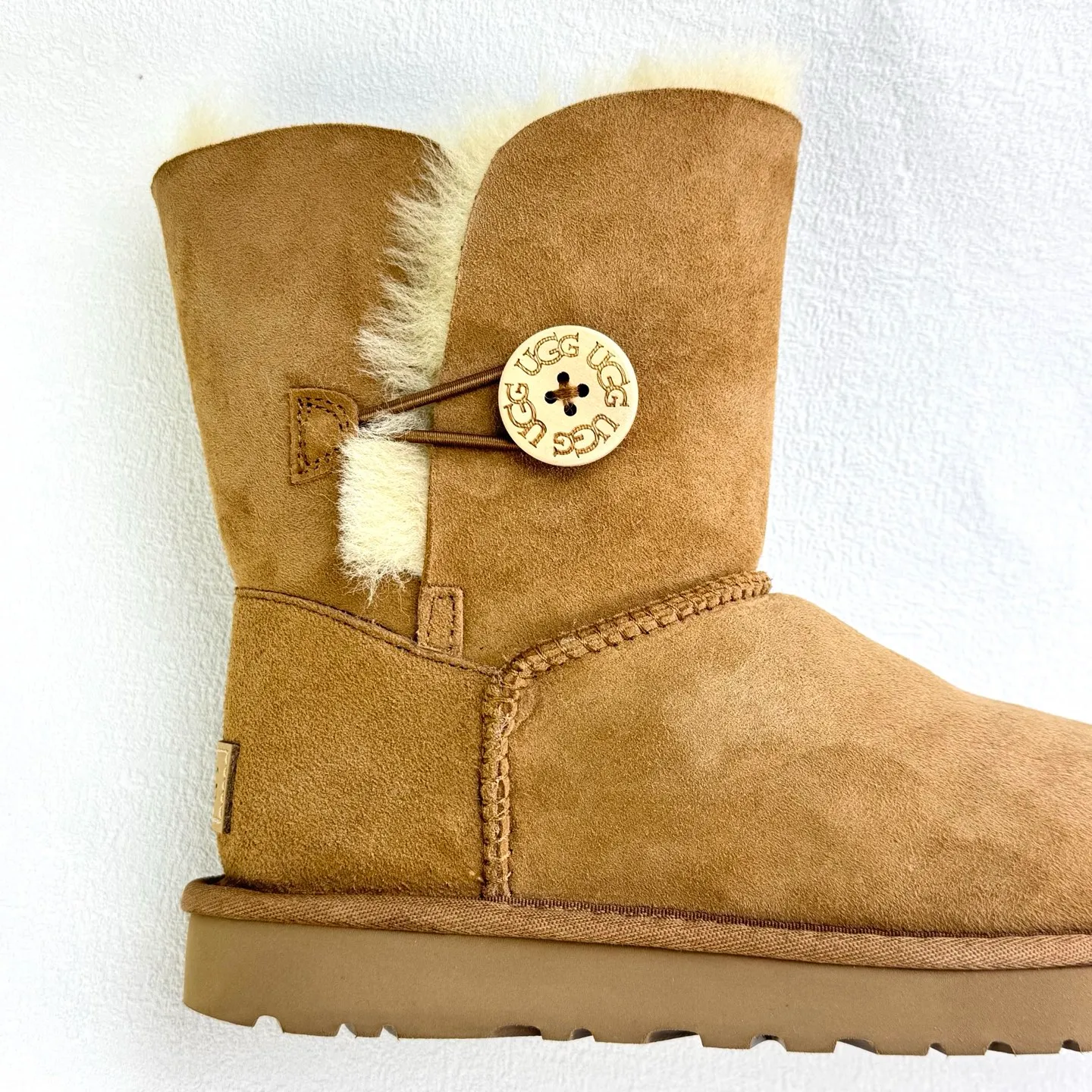 Local 💰460 UGG 6226 mid-tube wooden buckle, classic style of Longfeng fur, Size 35 36 37 38 39 40